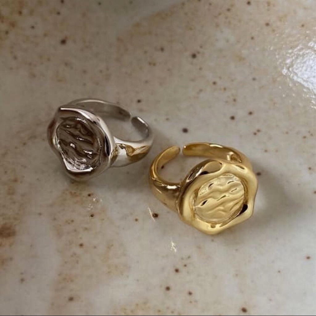 Round Abstract Ring